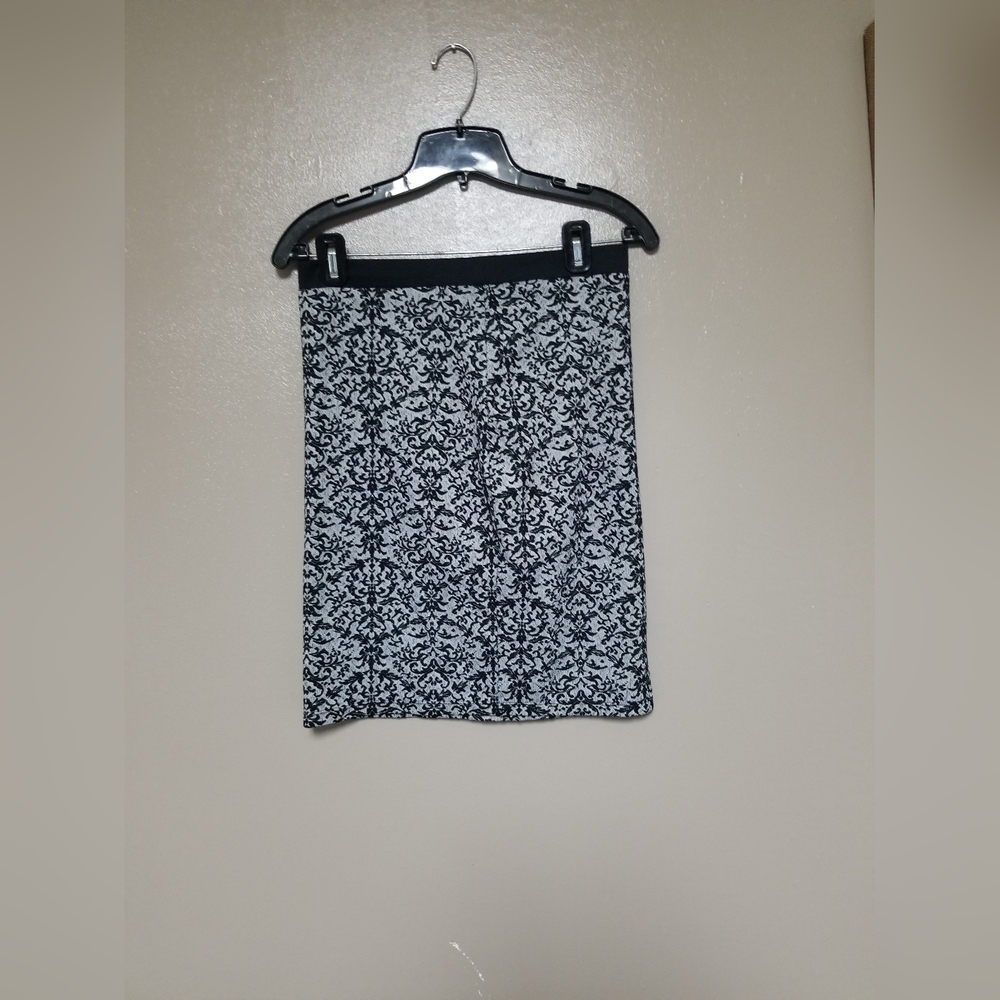 Must have midi skirt size Medium